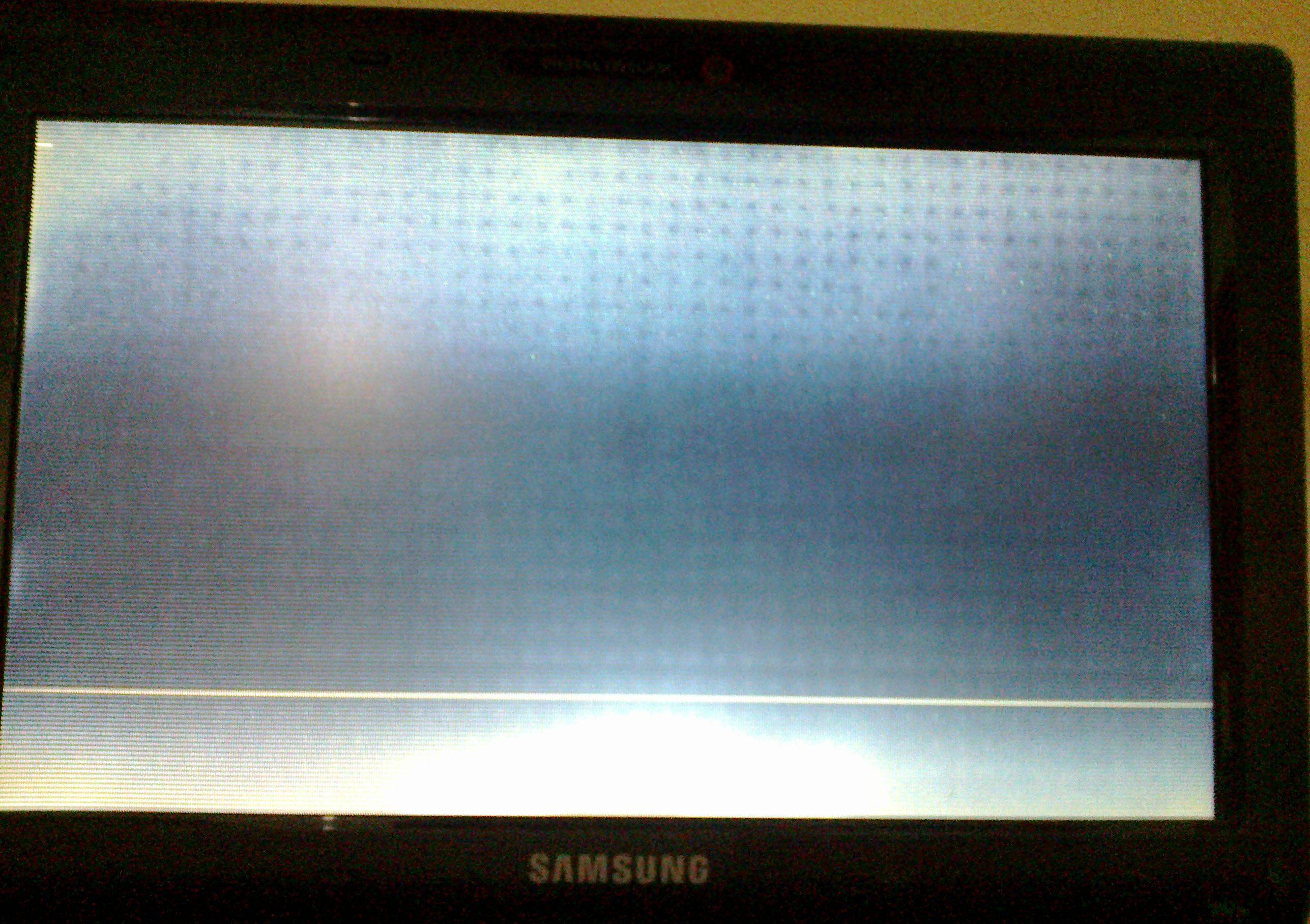 Горизонтальный экран на ноутбуке. Горизонтальные полосы на мониторе. Горизонтальные полоски на экране. Горизонтальные полосы на экране телевизора. Белые полоски на мониторе.