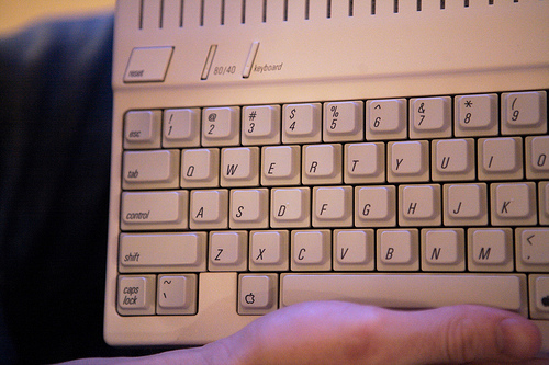 FN на клавиатуре Apple. Поменялись клавиши местами на клавиатуре. Буквы клавиатуры поменялись местами